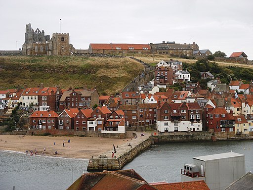 East_Cliff_(Whitby,_North_Yorkshire)